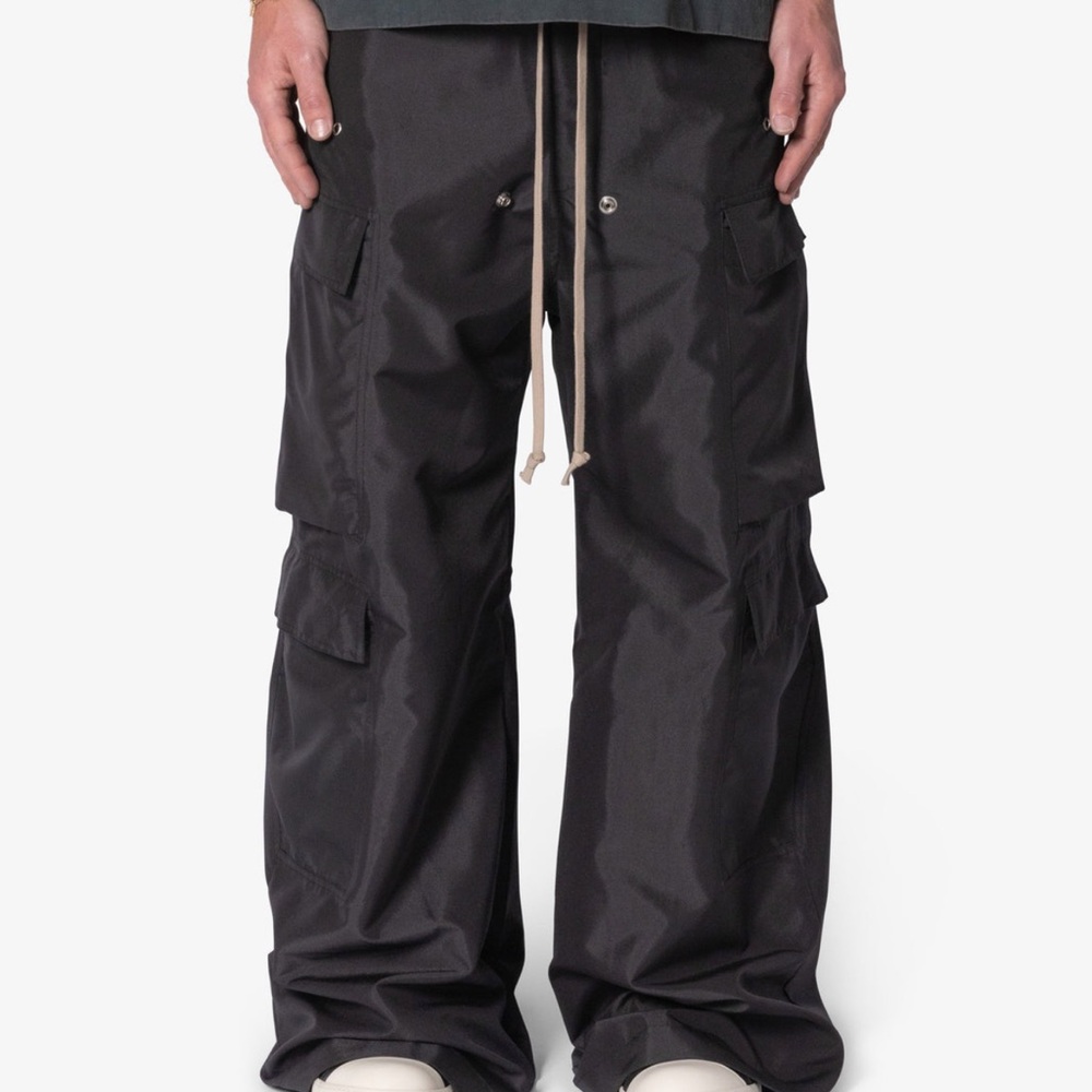 MNML Black Cargo Pants Relaxed Fit